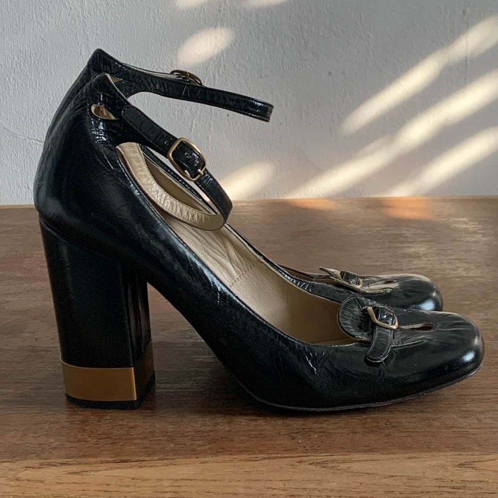 Chloe black leather Mary Jane shoes. Size 7 (37 1/2).